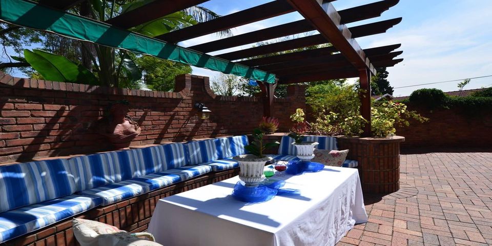 Banquette pool side at Boutique Hotel